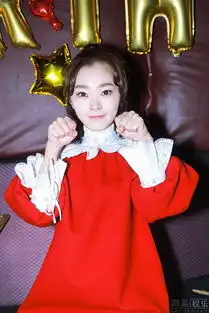 宋轶生日趴宠溺粉丝频现搞怪表情包

