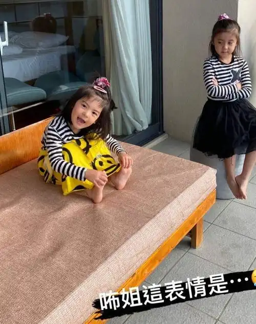 组图贾静雯晒一家五口游日月潭女儿咘咘表情搞怪又抢镜
