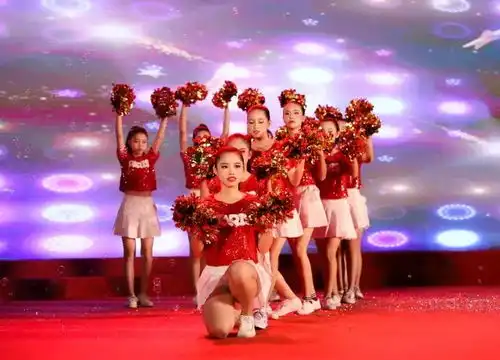 校地联合举办文艺汇演,喜迎2020年元旦
