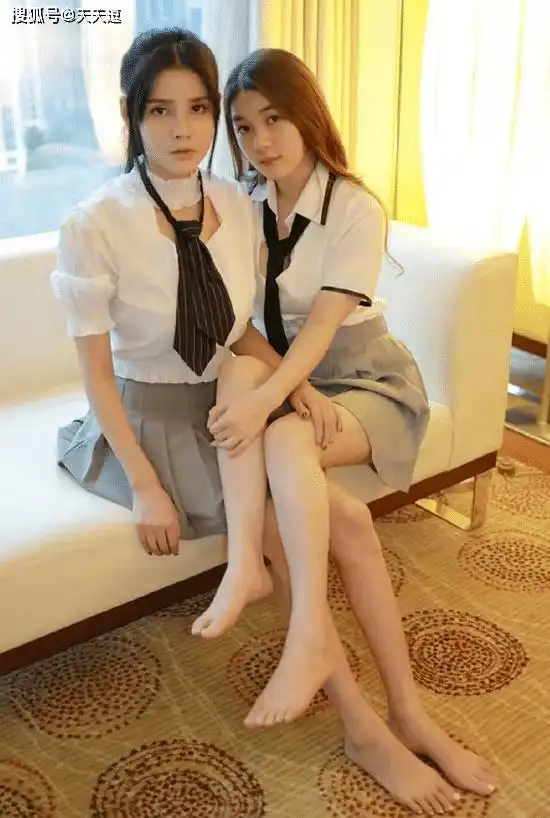 搞笑gif趣图大妈,挺会玩啊就是很累吧
