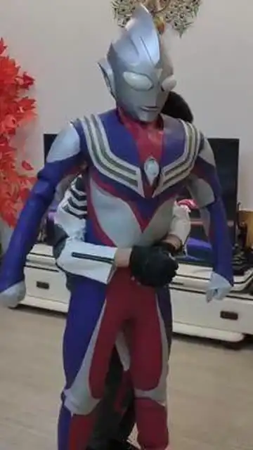 奥特曼和绿头鱼太搞笑了