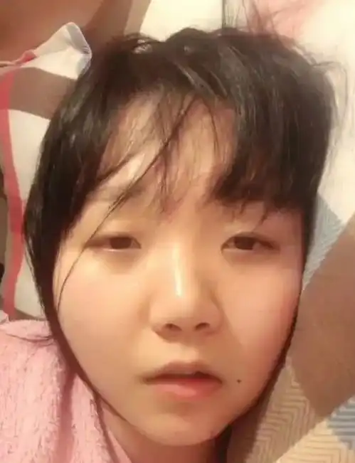 素颜多清纯,非化浓妆,网友有一种整容叫辣目洋子卸妆了
