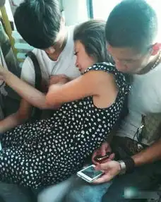 囧图女神何苦如此为难屌丝玩家

