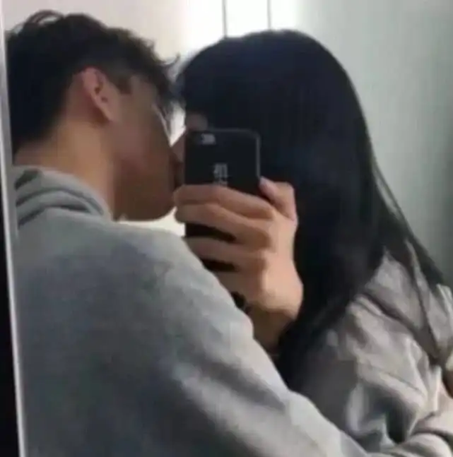 搞笑gif图有啥想不开的,要上吊
