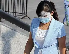 搞笑图片幽默段子笑话戴一个这样的口罩,再也不怕被跟拍了啊
