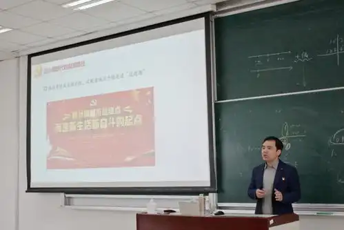 社会学院党委书记为本科生上专题党课
