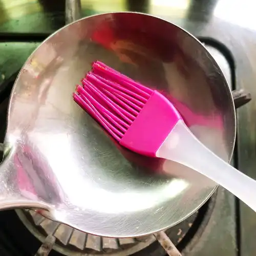 这是蛋饺的详细做法,做起来轻松又快速附黄瓜蛋饺汤的做法
