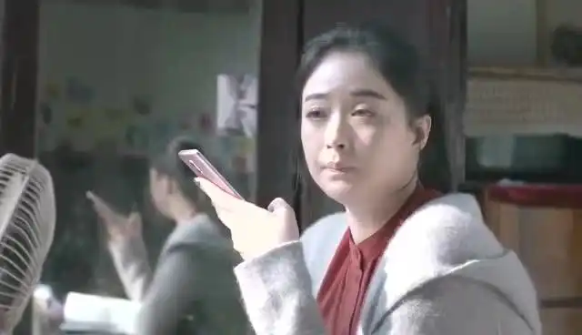欢乐颂2蒋欣这个傲娇的小表情可以出表情包了
