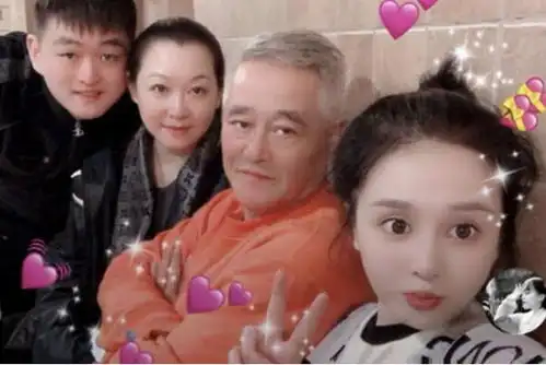 赵本山老婆反对女儿整容,曝其病态迷恋打针,后者曾花30万做鼻子
