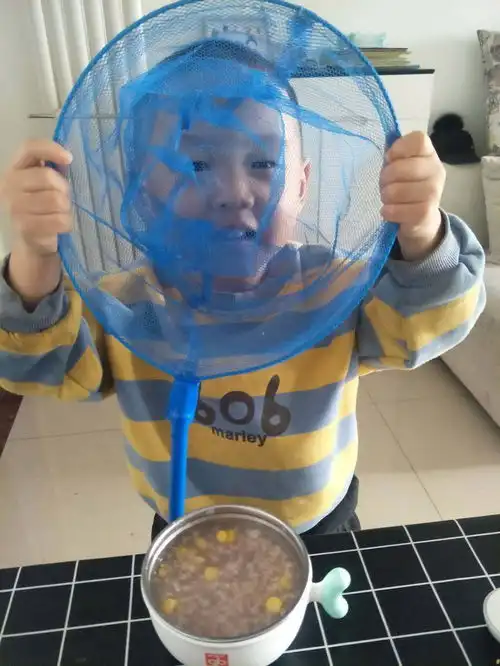 葆婴牛哥育儿随笔第520天我和大晶晶被小闻闻笑话了
