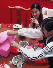 搞笑gif趣图还有没有比这个中考试题更扎心的生日礼物了
