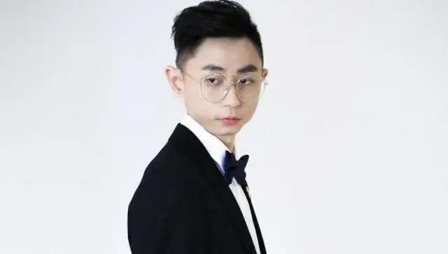 rng小虎正式回归中单位水晶哥否认就是为了让小白体验一场
