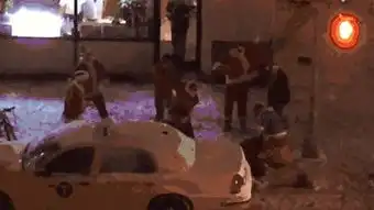 姑娘,快点起来,你把大妈种的白菜都压坏了
