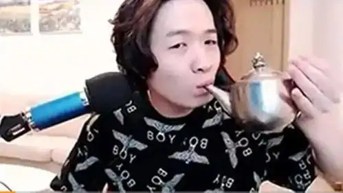 吕德华示爱高冷美少女,被反复嘲讽仍愿做舔狗,看到头像后大失所望
