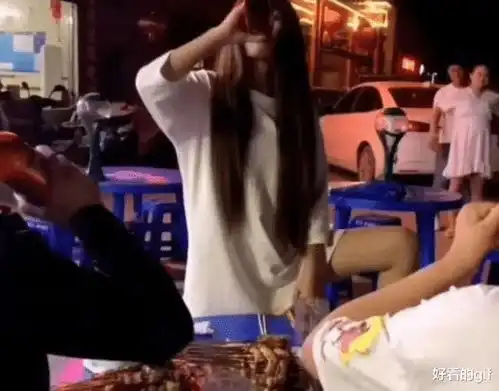 她原来也是个王者,后来爸妈来了哈哈哈回家就是废铁
