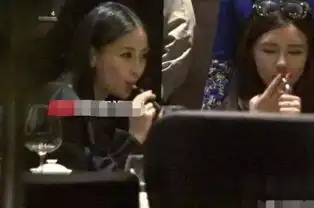 徐静蕾打麻将必须点上烟,baby当妈了都不注意,都应该学学赵丽颖
