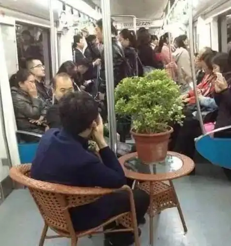 开心一刻姑娘,你是不是买了一块假面膜
