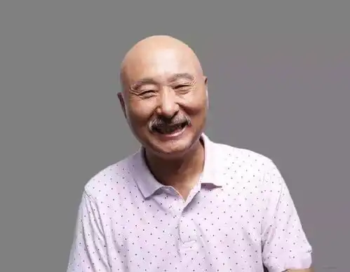 陈佩斯父子同台,儿子图时髦戴大粗链子,但却输给了老爹的中国风
