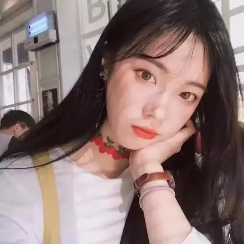 女生头像,没有收不到的消息只有不想理你的人
