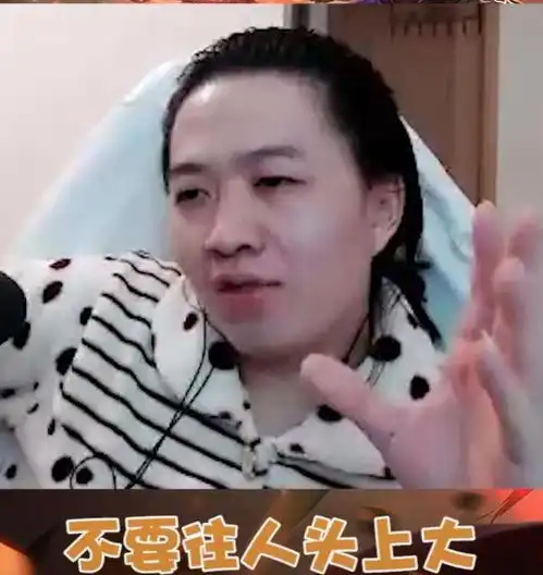吕德华不仅有着幽默的直播风格
