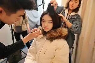 组图林允白衣清纯可人化妆间隙搞怪成表情包
