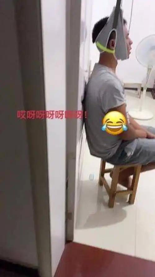 医生说你手机好玩不,还玩不保护颈椎这是什么造型
