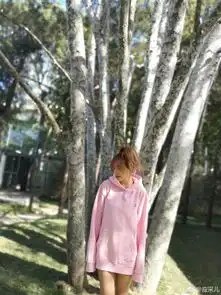 应采儿是来搞笑的花色宽松夹克也就算了,下身穿一块烂布
