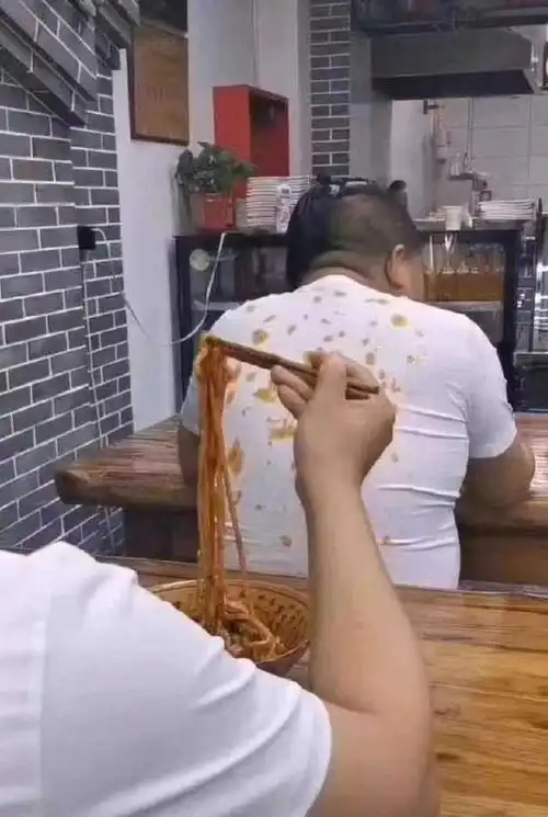 办公大厅看到的姐姐,我怎么做才能引起她的注意评论很真实哈哈哈
