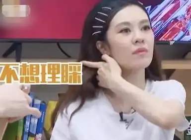 姐姐团吃火锅,蓝盈莹不用公筷下菜,注意宁静郑希怡的表情了吗
