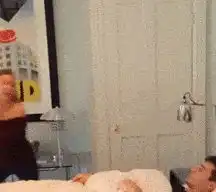 搞笑幽默突然,老妈大吼你怎么还没起床
