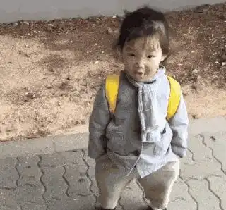 你这显示屏有点脏了,我帮你亲一下,哎哟,有点羞羞啦阿姨
