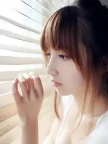 齐刘海的女生头像可爱,搞怪一点的