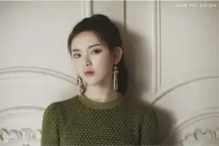 lisa财神爷壁纸成了杨超越同款,到底哪一位的壁纸更受欢迎
